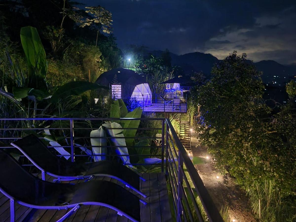 Solaris Glamping Hotel Tena Bagian luar foto