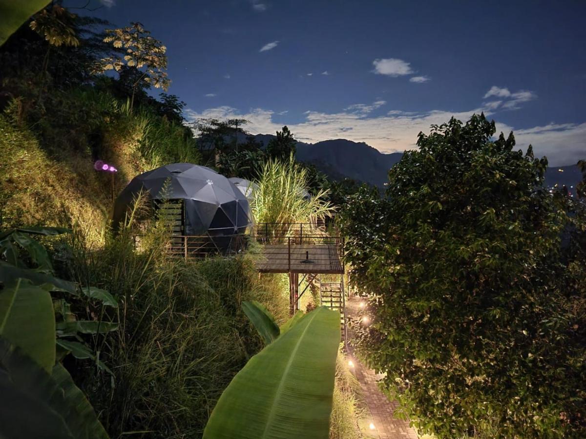 Solaris Glamping Hotel Tena Bagian luar foto