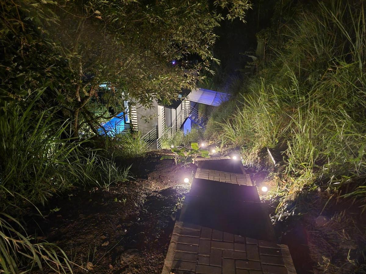 Solaris Glamping Hotel Tena Bagian luar foto